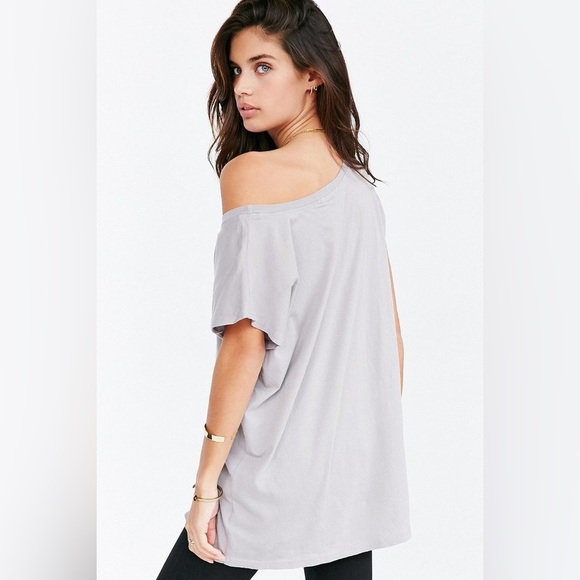 SOLD ❤️ UO Truly Madly Deeply Off The Shoulder Tee - Picture 6 of 7